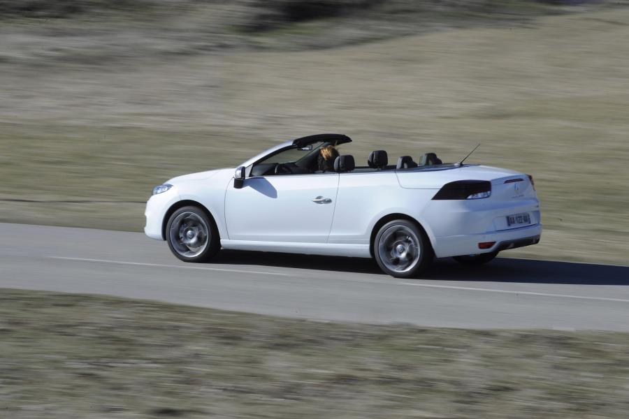 Renault Megane Coupe Cabriolet GT 2011 года  (фото 14 из 27)